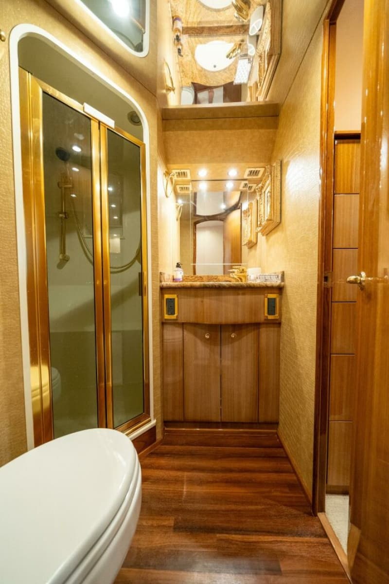 2006 Viking 68 Convertible - Photo 52