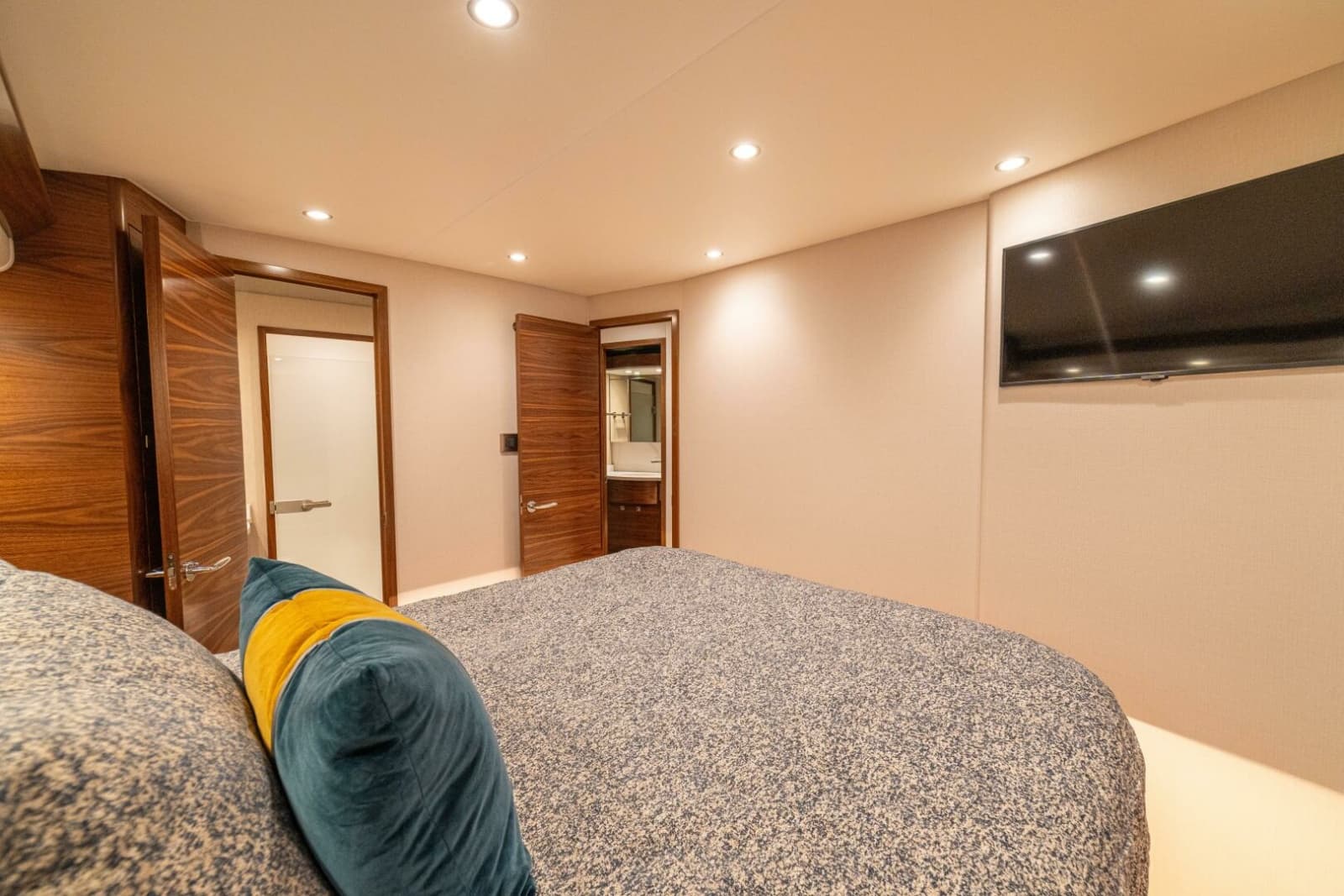 2025 Viking 58 Convertible - Photo 19