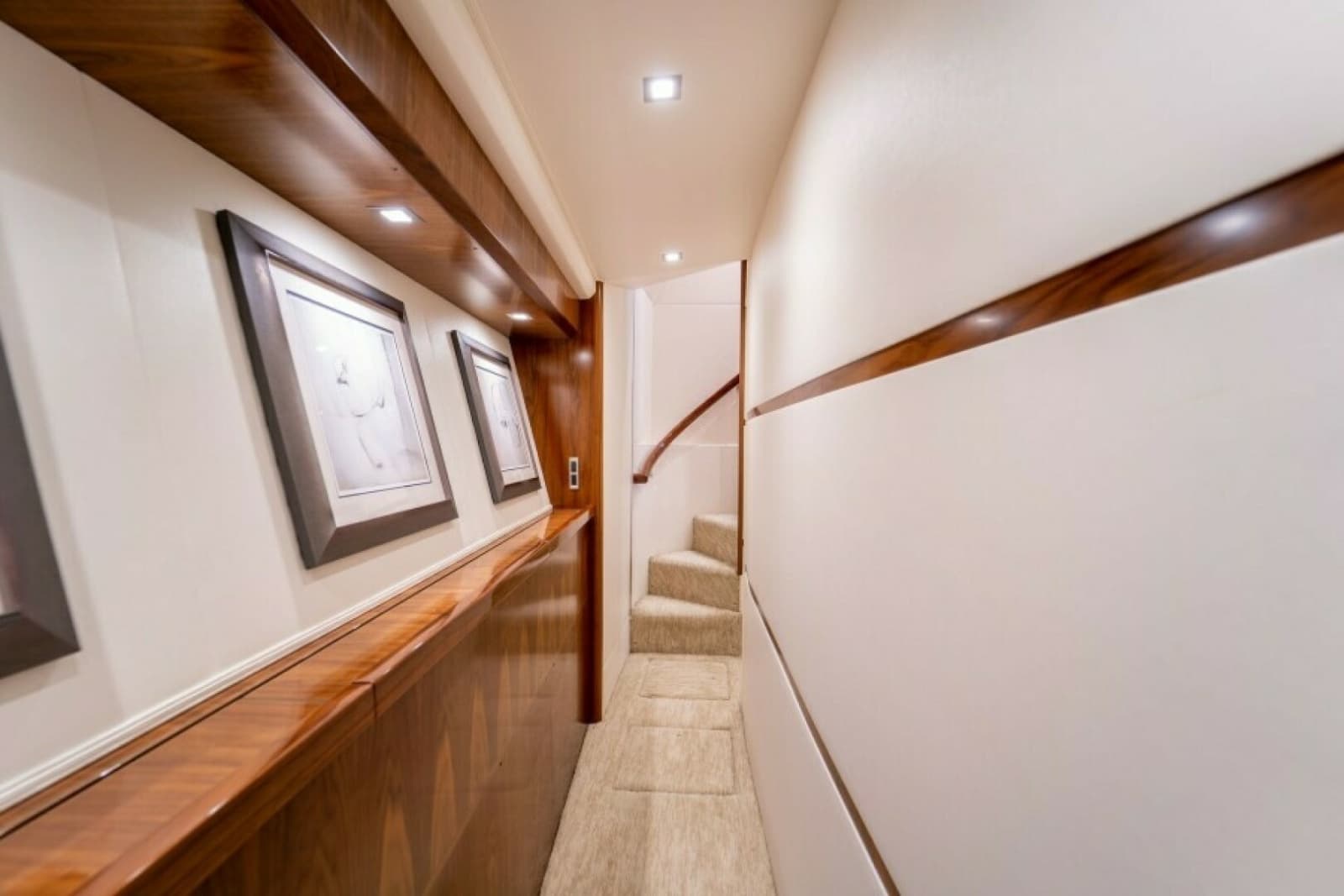 2018 Viking 72 Convertible - Photo 38