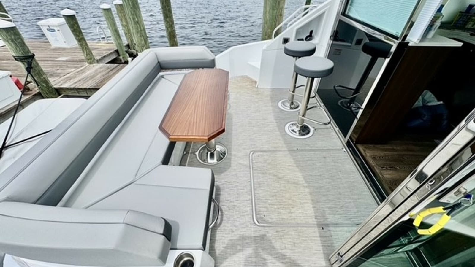 2023 Cruisers Yachts 50 Cantius - Photo 26