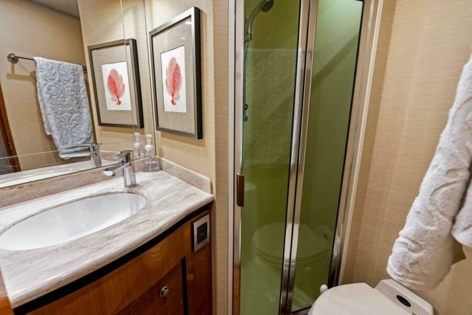 2003 Viking 48 Convertible - Photo 56