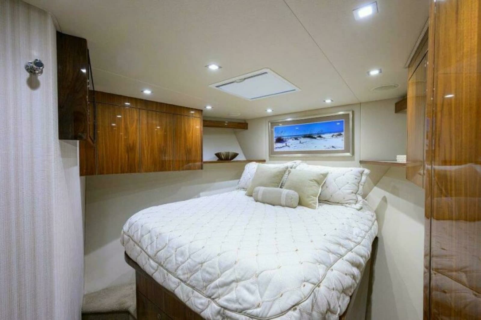 2020 Viking 72 Convertible - Photo 17