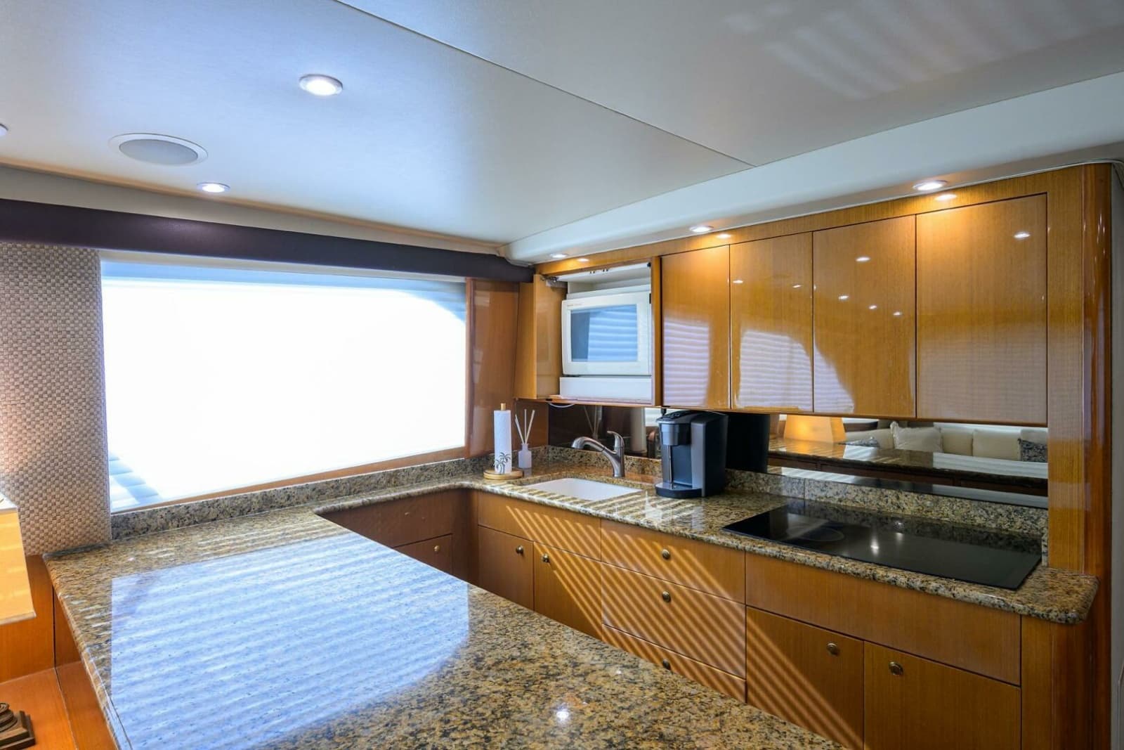 2004 Viking 56 Convertible - Photo 40