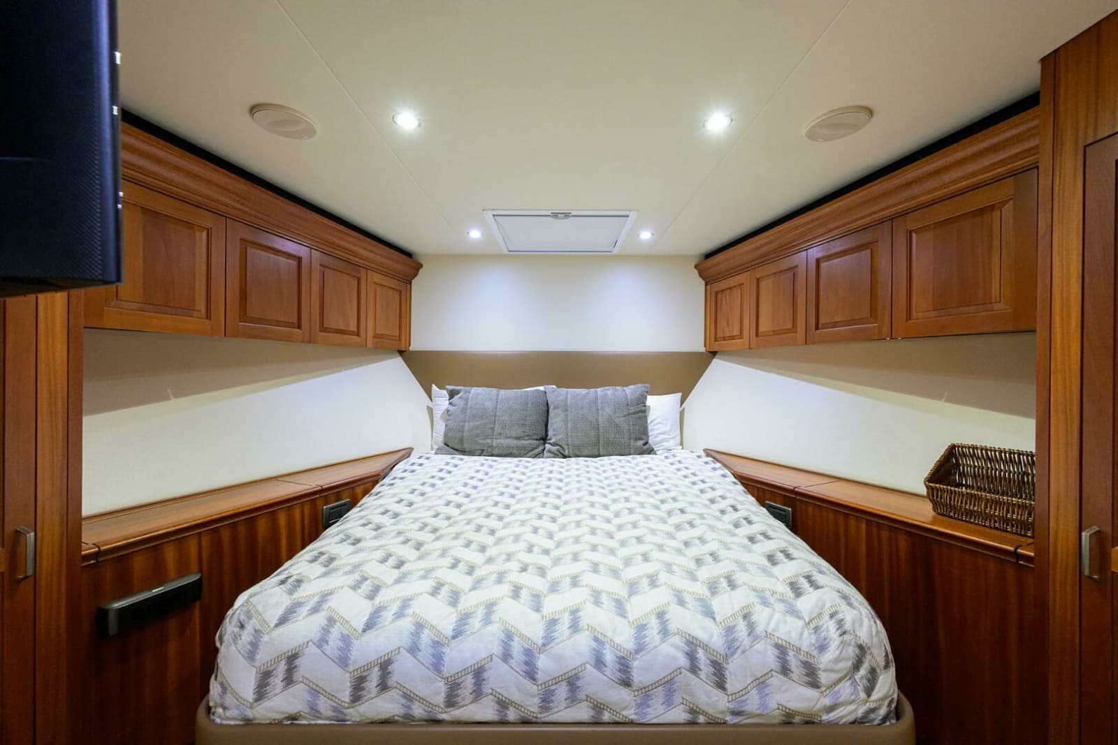 2013 Hatteras GT63 - Photo 16