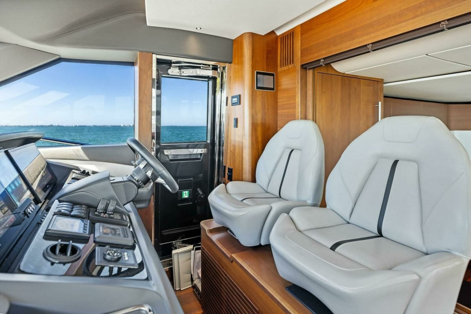 2018 Princess Y75 Motor Yacht - Photo 3