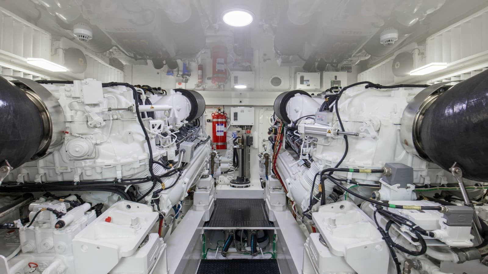 2020 Viking 68 Convertible - Photo 68