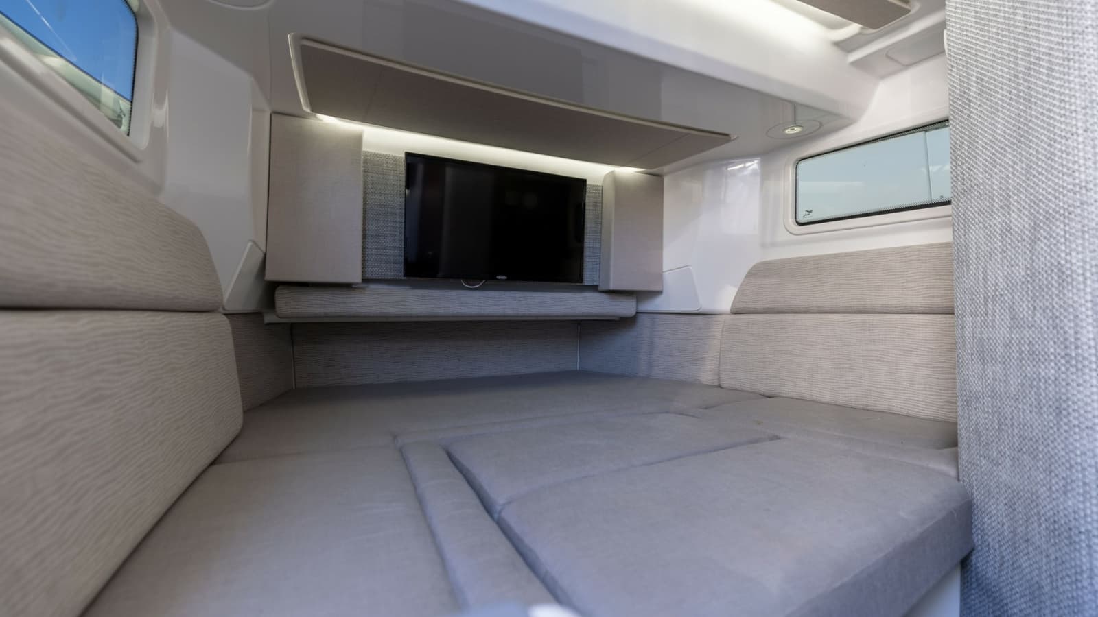 2024 Everglades 455 Center Console - Photo 36
