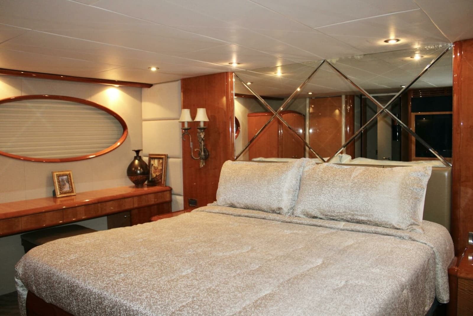 2007 Lazzara Yachts 74 Motor Yacht - Photo 89