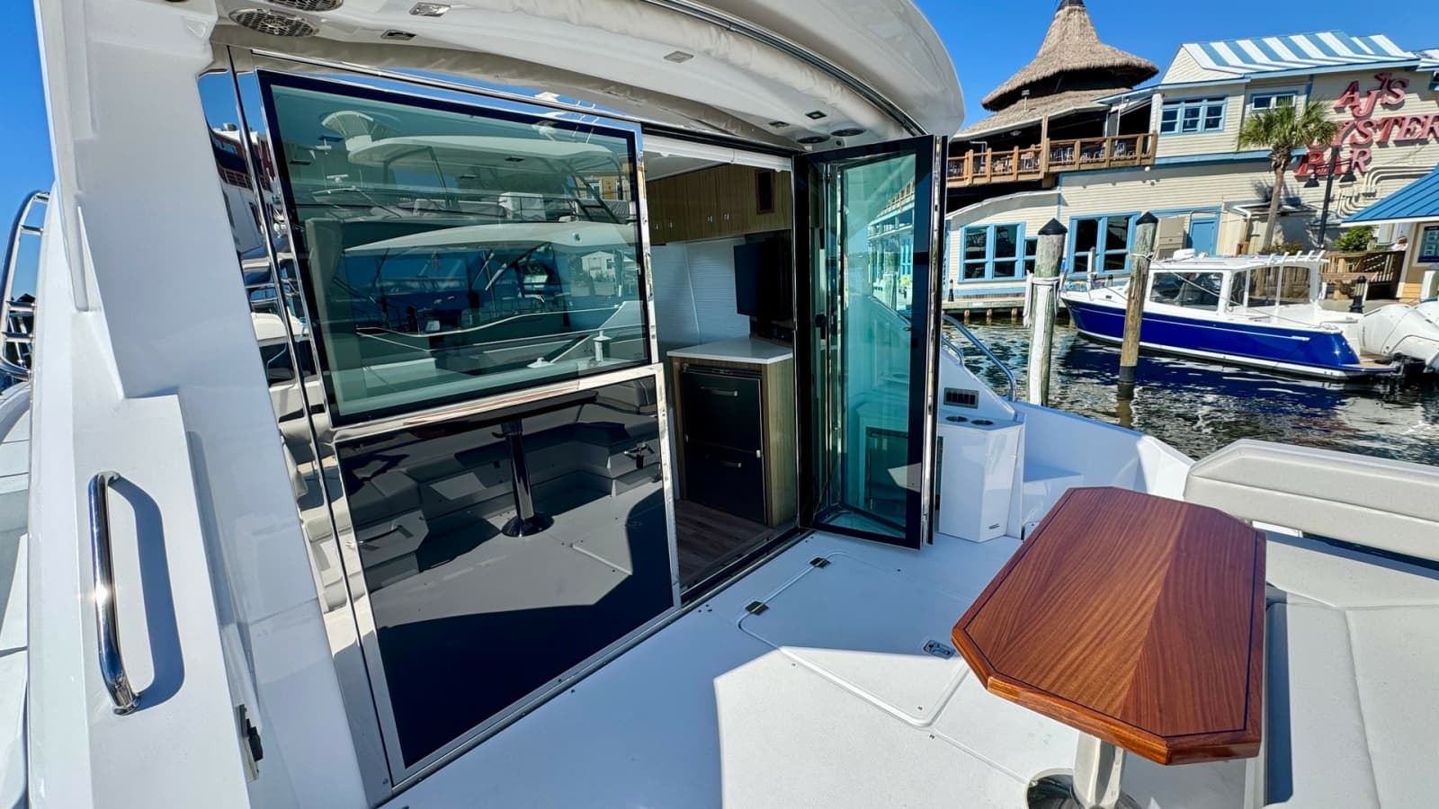 2024 Cruisers Yachts 50 Cantius - Photo 25