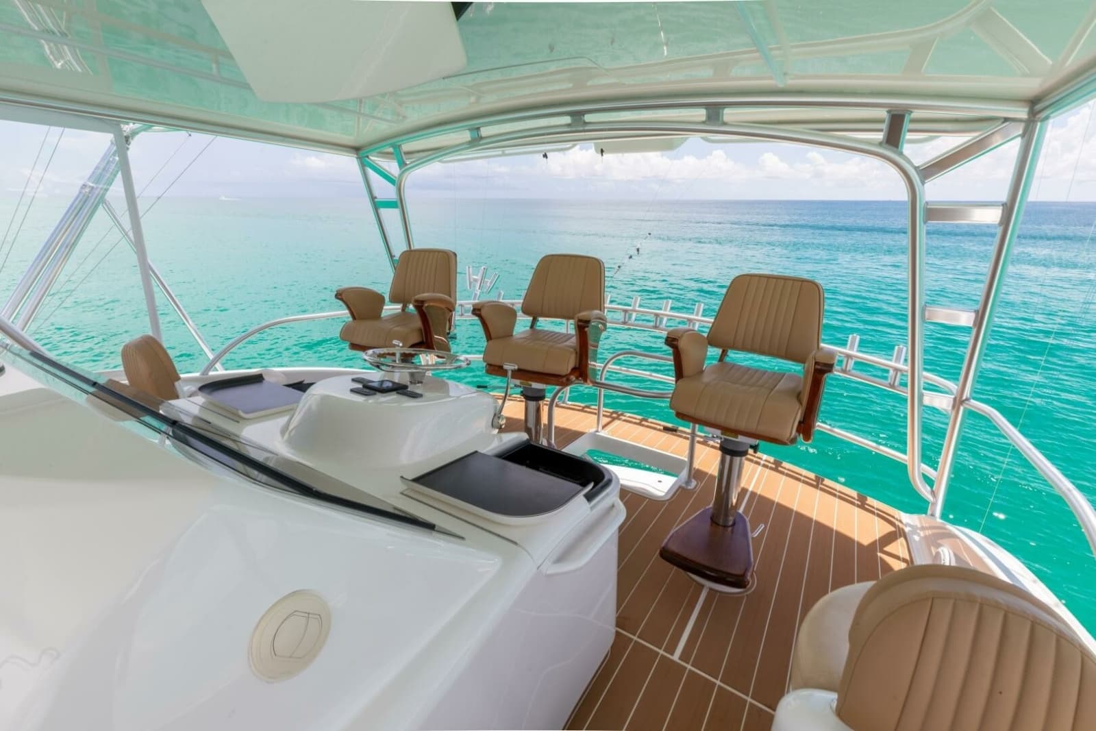 2015 Viking 70 Convertible - Photo 61