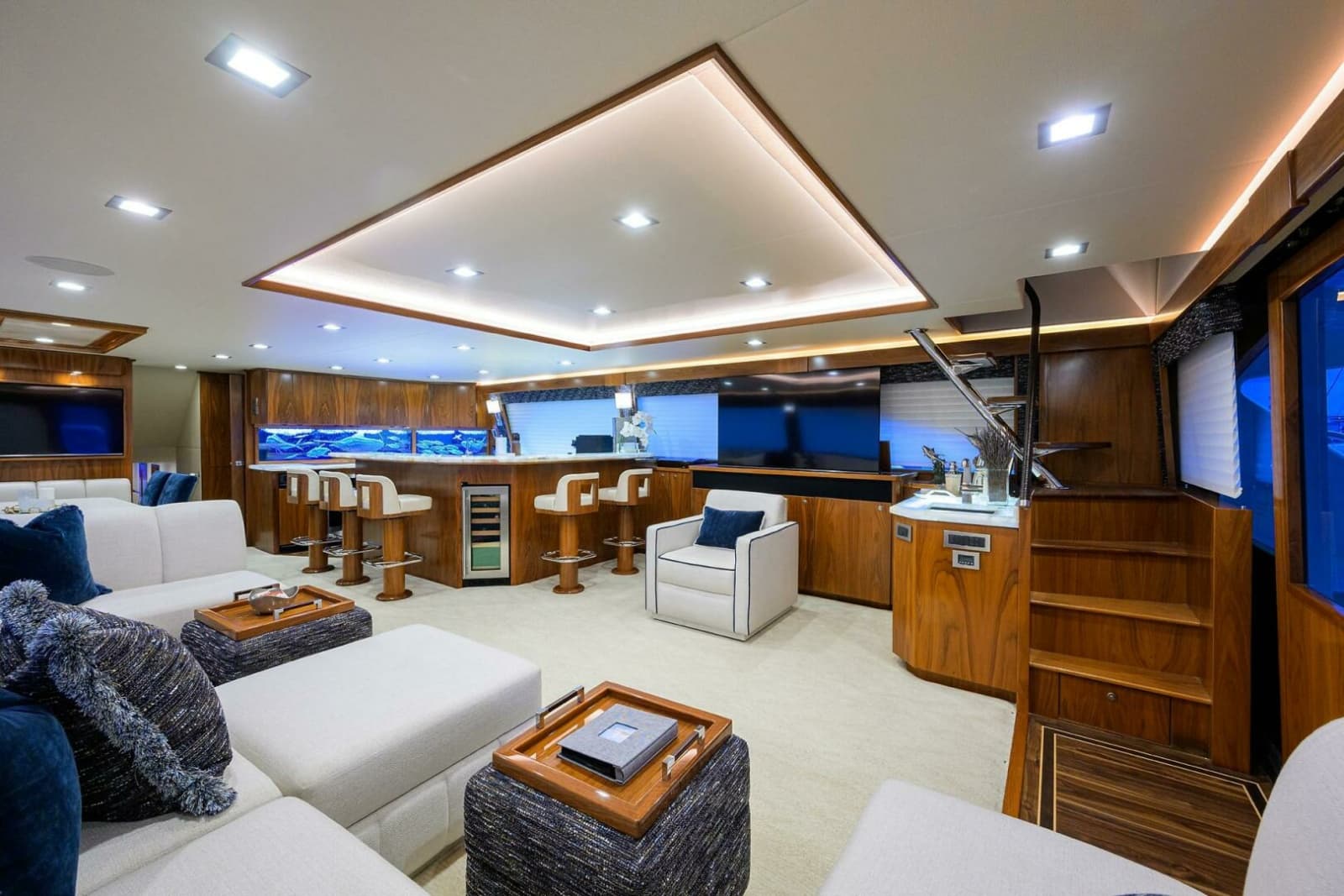 2020 Viking 92 Enclosed Bridge - Photo 3