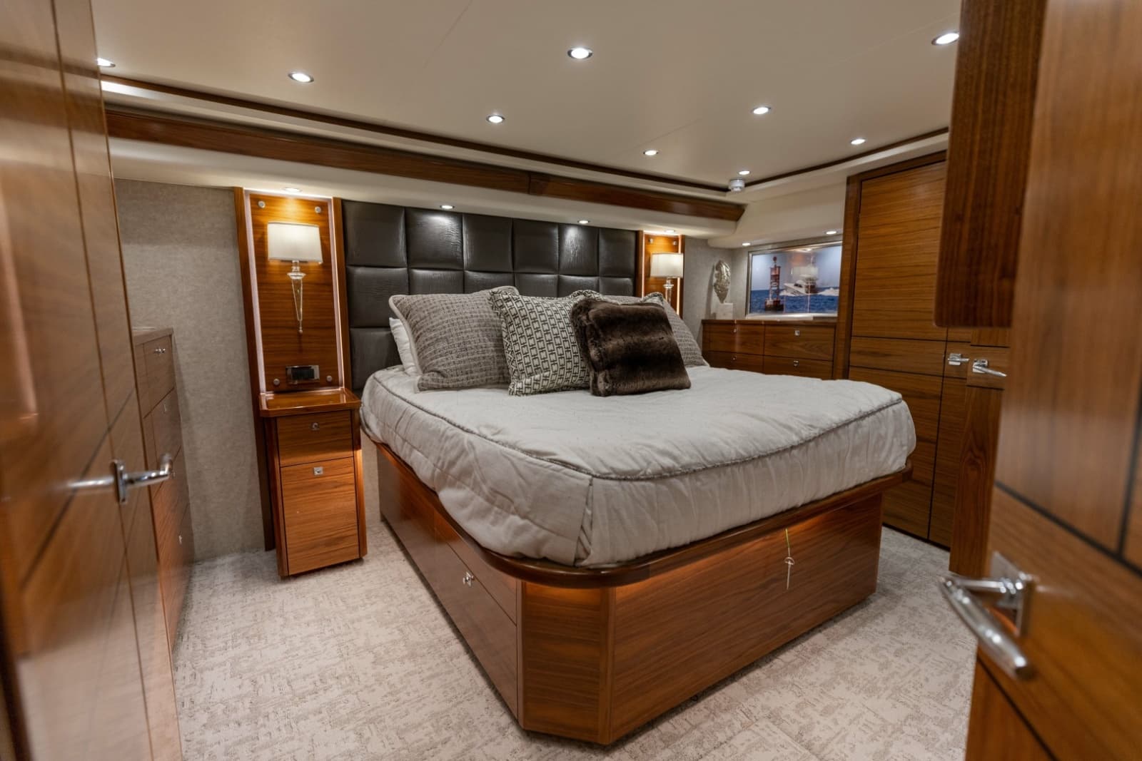 2023 Viking 72 Convertible - Photo 32