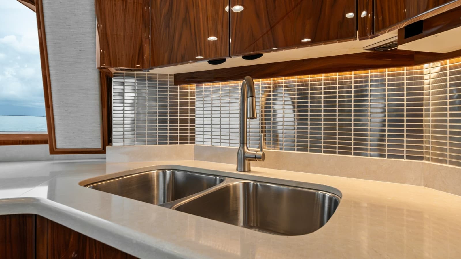 2021 Viking 72 Enclosed Bridge - Photo 24