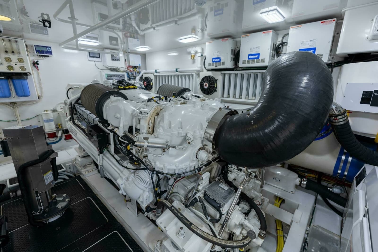 2013 Viking 76 Convertible - Photo 84