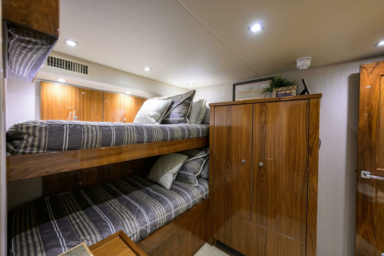 2021 Viking 72 Convertible - Photo 24