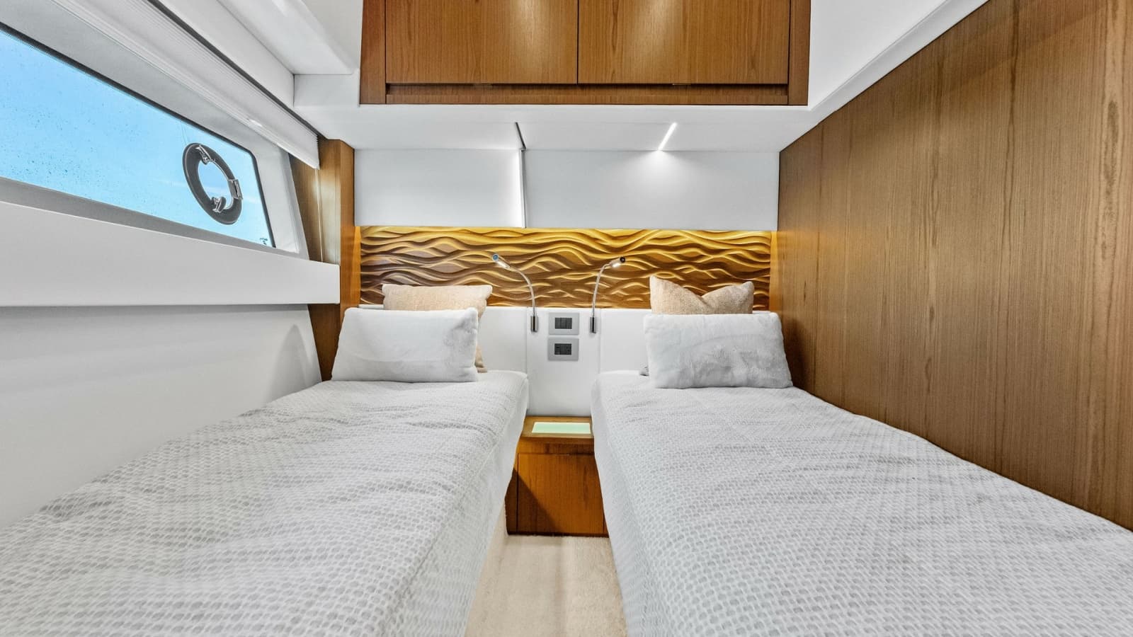 2025 Tiara Yachts EX 60 - Photo 36