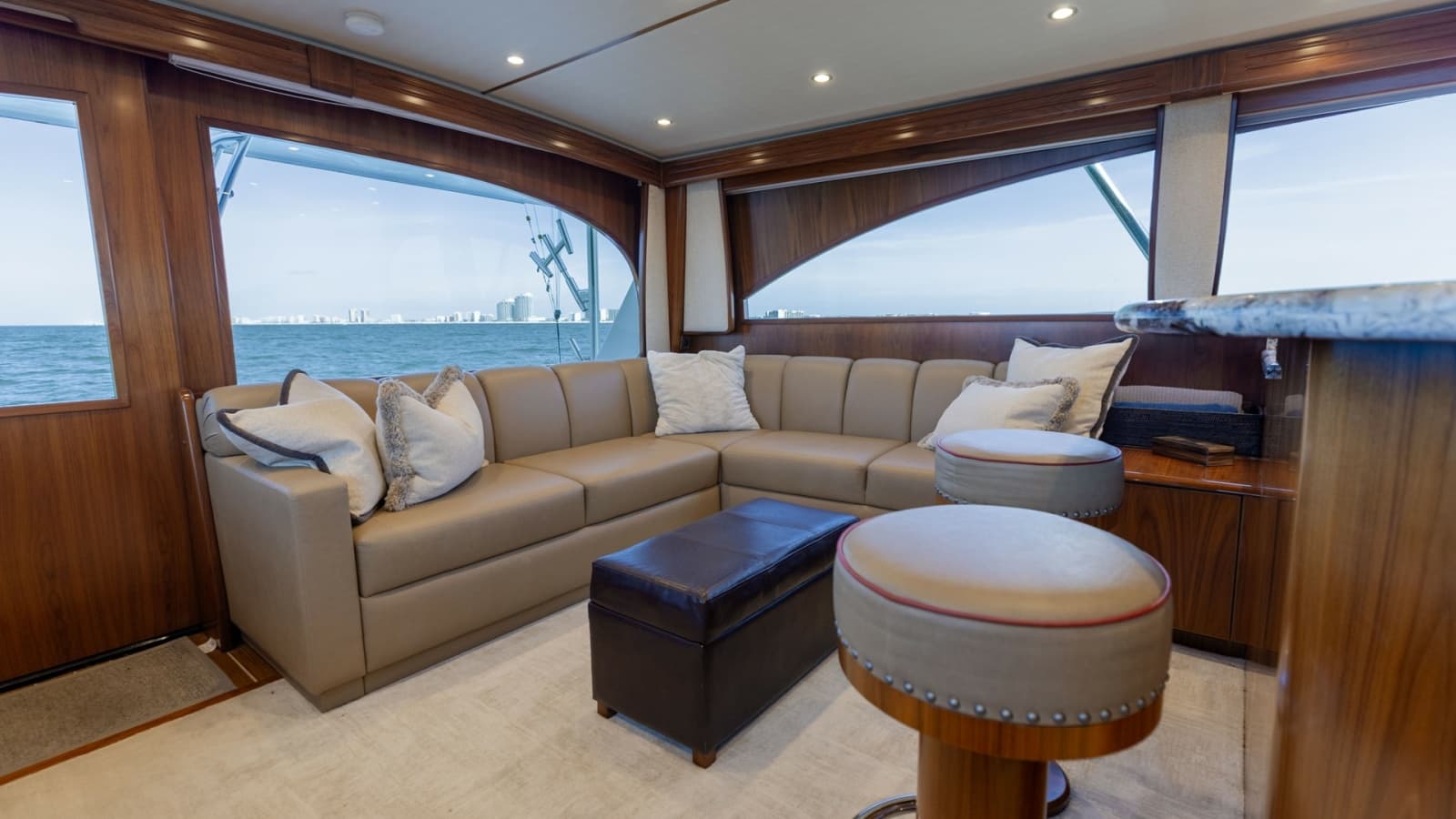 2020 Viking 62 Convertible - Photo 6