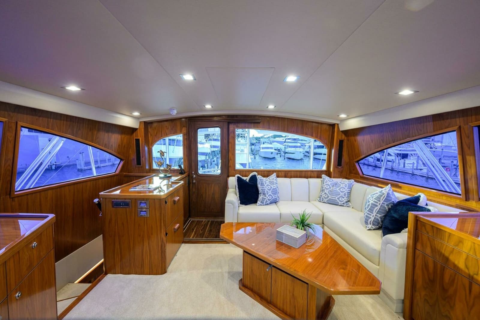 2020 Viking 92 Enclosed Bridge - Photo 39