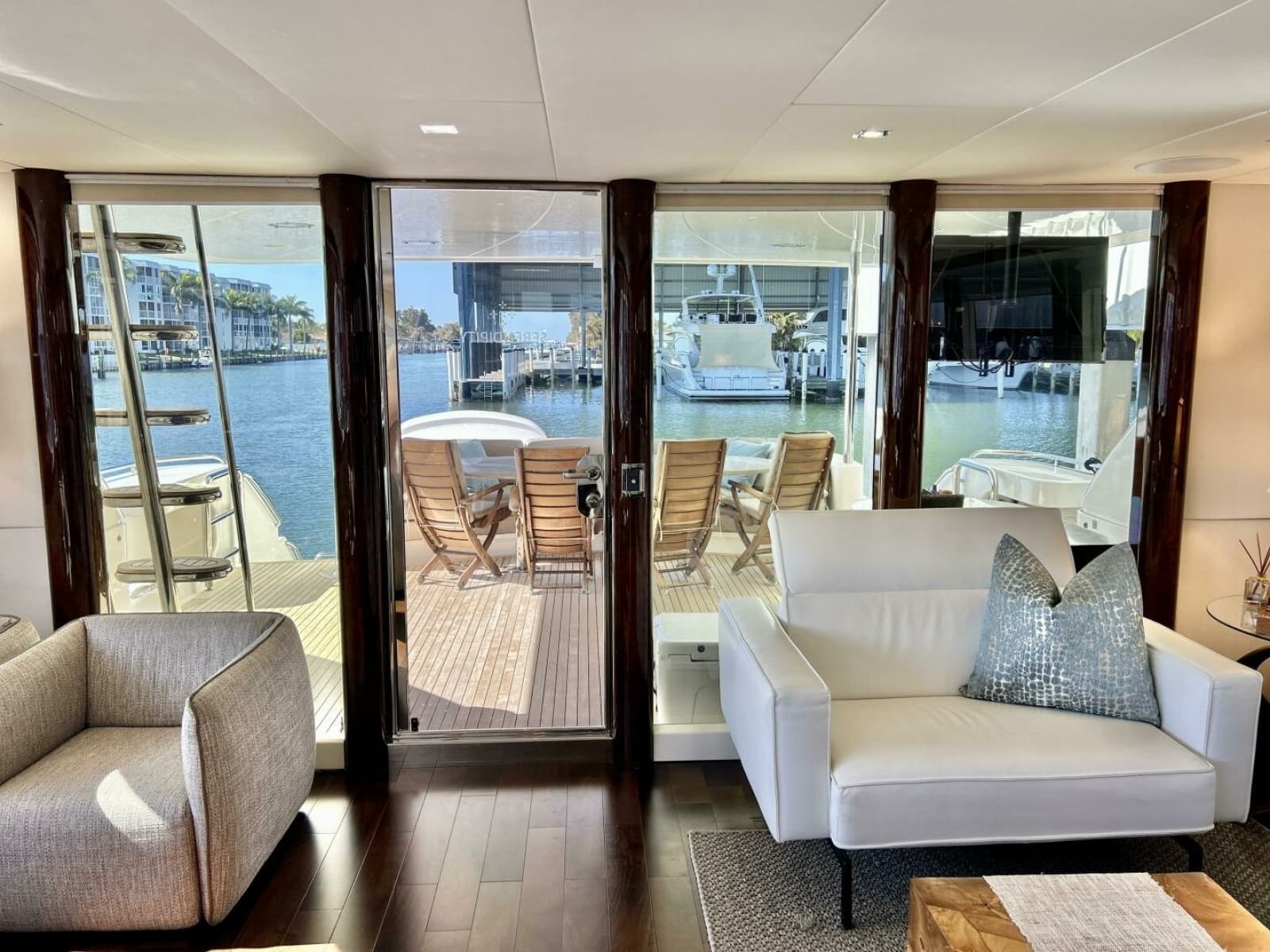 2001 Lazzara Yachts 94 Motor Yacht - Photo 33