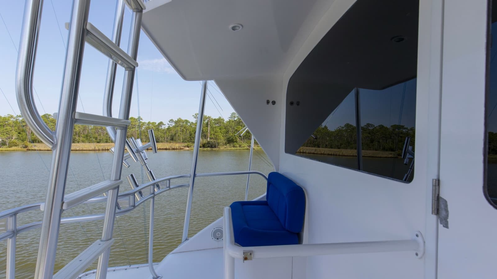 2005 Viking 61 Enclosed Bridge - Photo 31