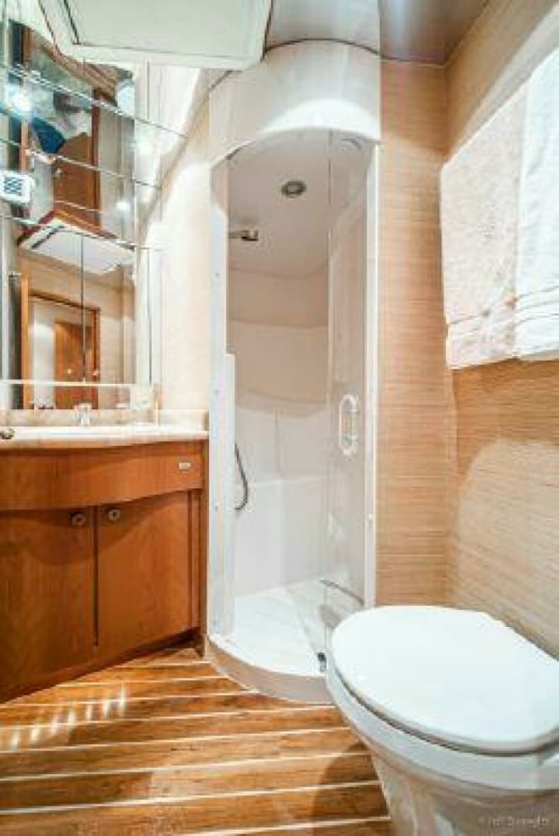 2008 Hatteras 77 Enclosed Bridge - Photo 25