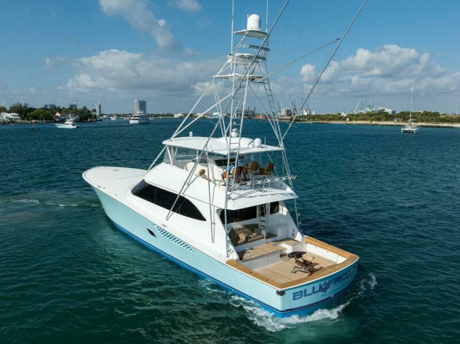 2013 Viking 82 Convertible - Photo 58