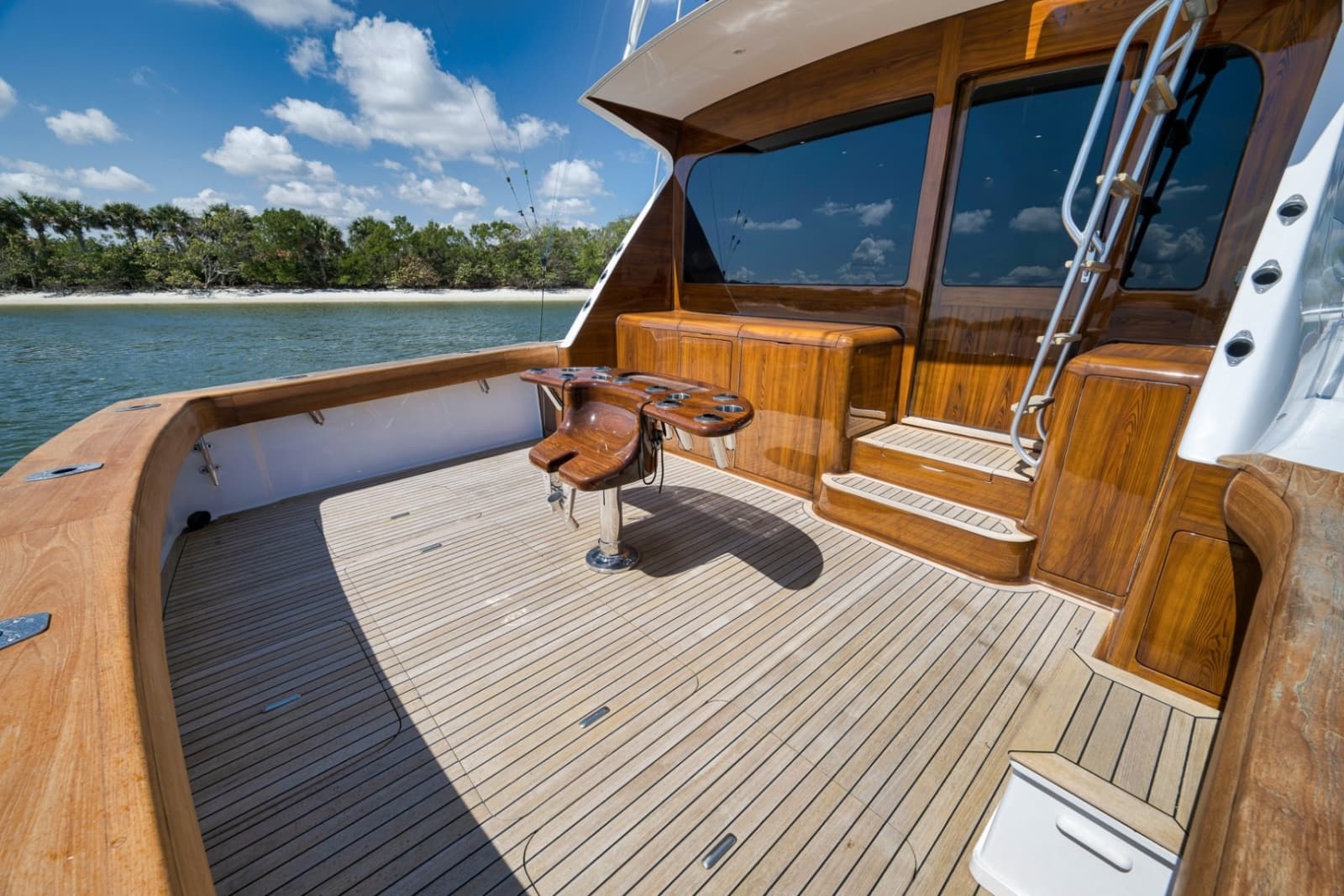 2003 Viking 52 Convertible - Photo 4
