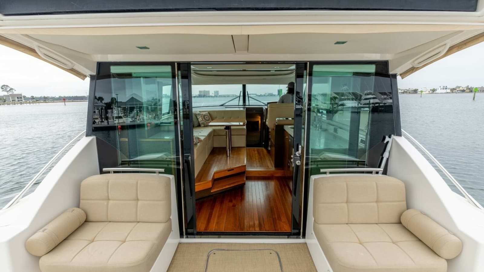 2015 Tiara Yachts 44 Coupe - Photo 41