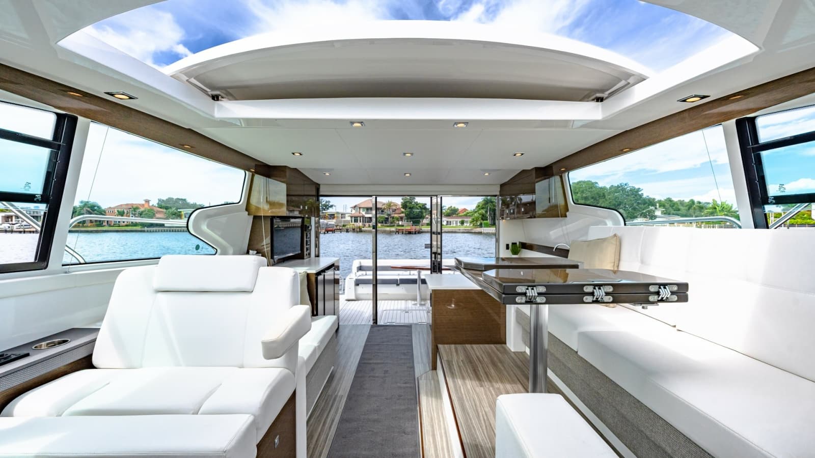2019 Cruisers Yachts Cantius 46 - Photo 13