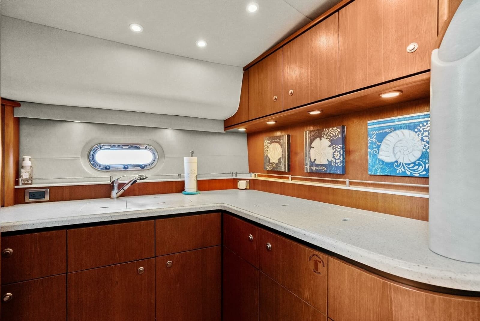 2007 Tiara Yachts 4300 Sovran - Photo 22