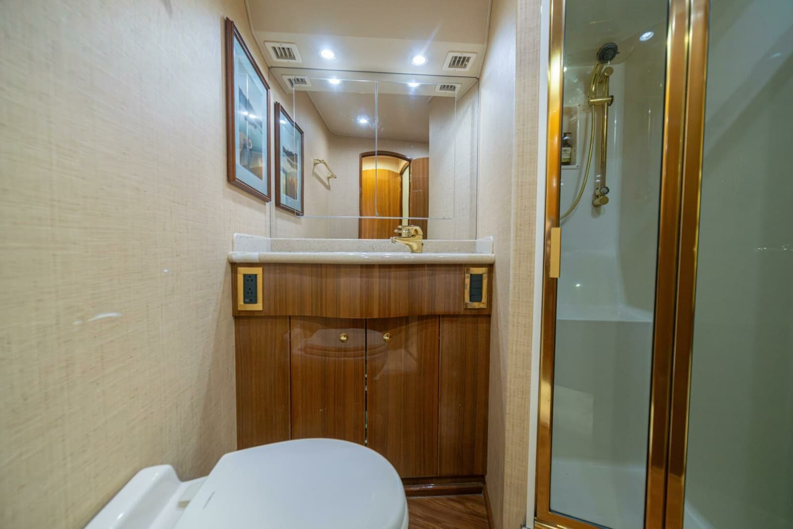 2006 Viking 56 Convertible - Photo 54