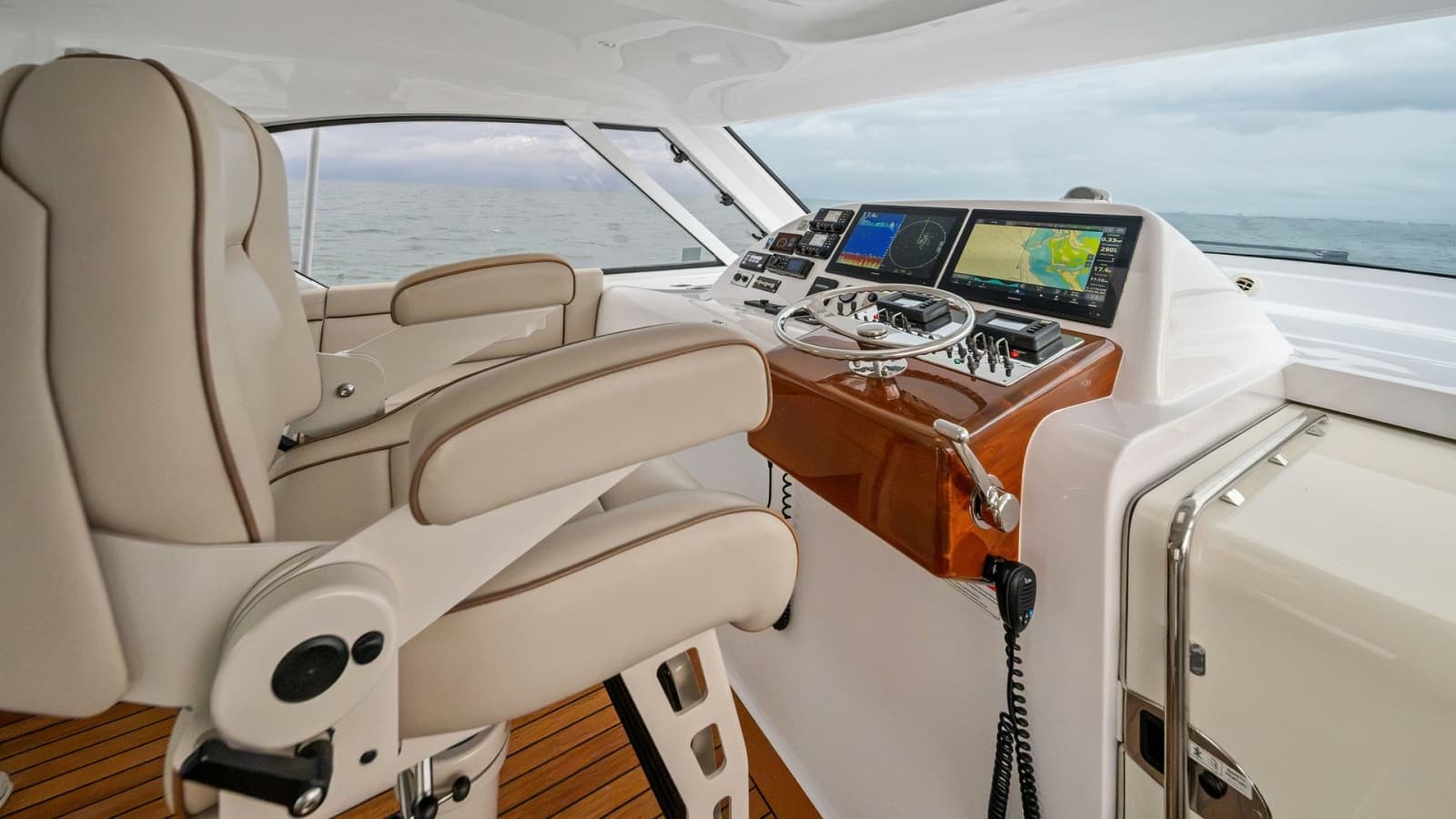 2017 Hatteras GT 45X - Photo 33