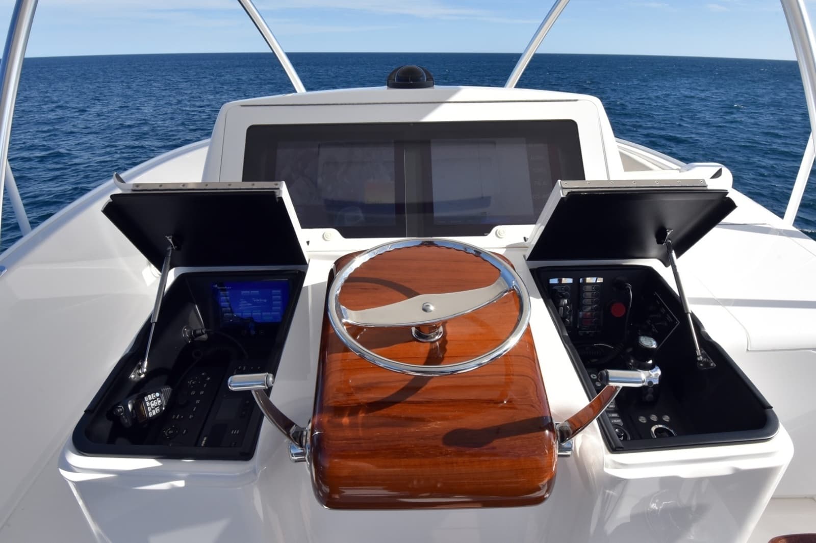 2019 Viking 80 Skybridge - Photo 145