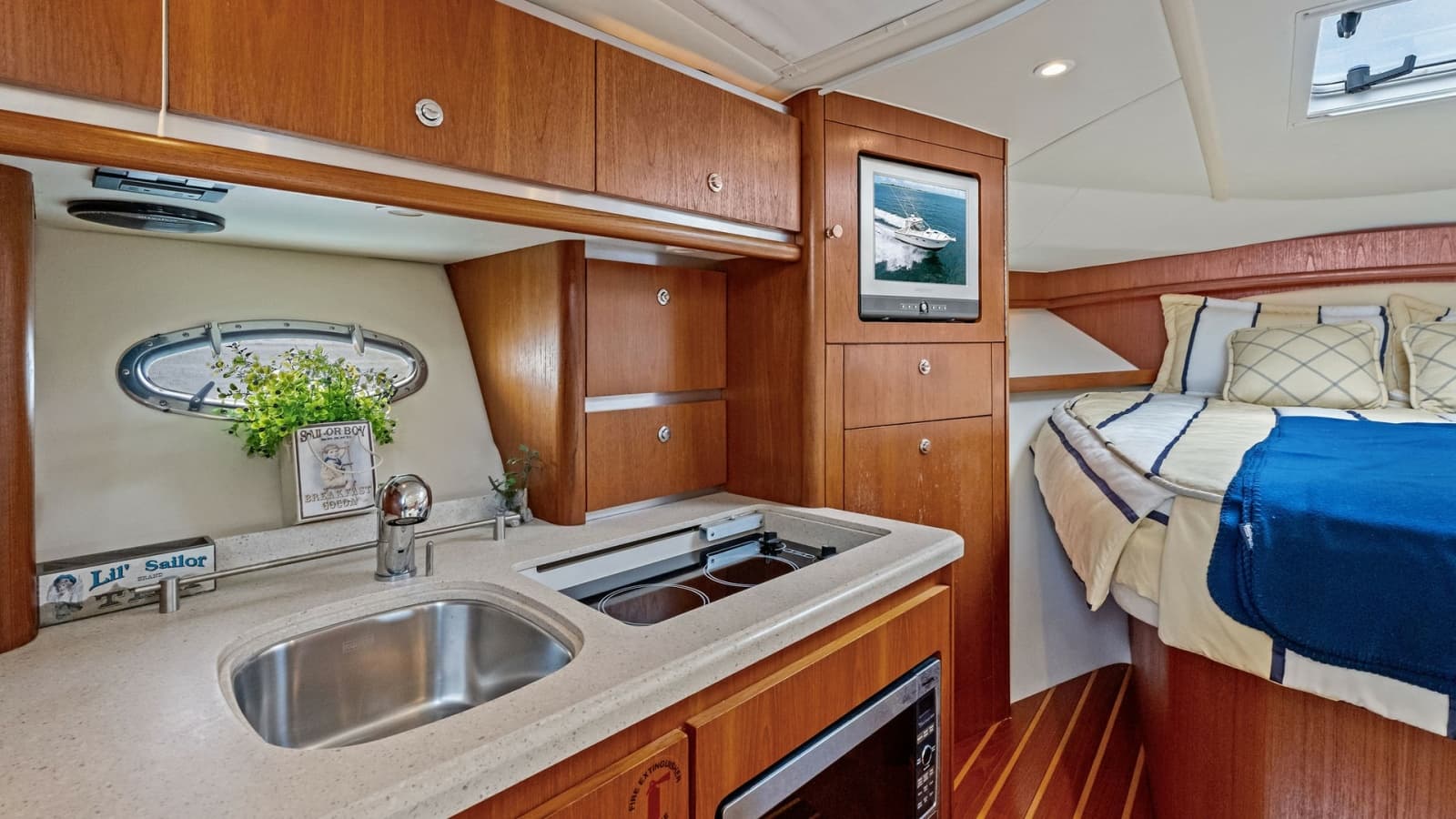 2007 Tiara Yachts 32 Open - Photo 12