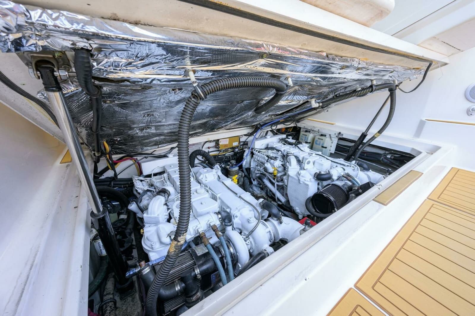 2002 Tiara Yachts 3100 LE - Photo 29