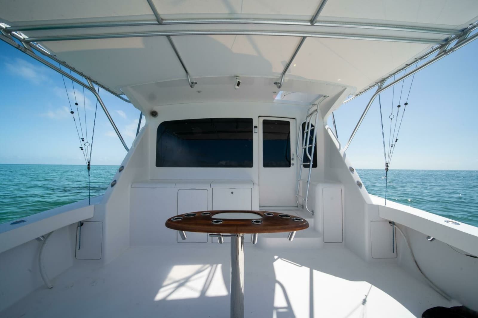2006 Viking 52 Convertible - Photo 7