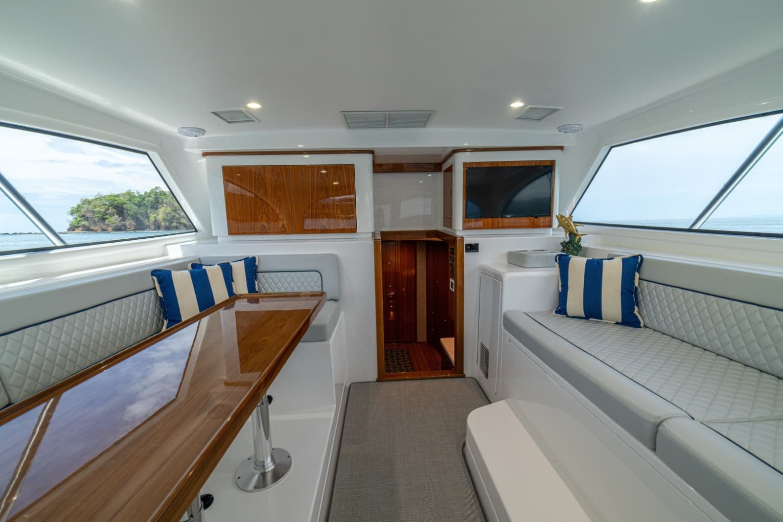 2023 Viking 46 Billfish - Photo 9
