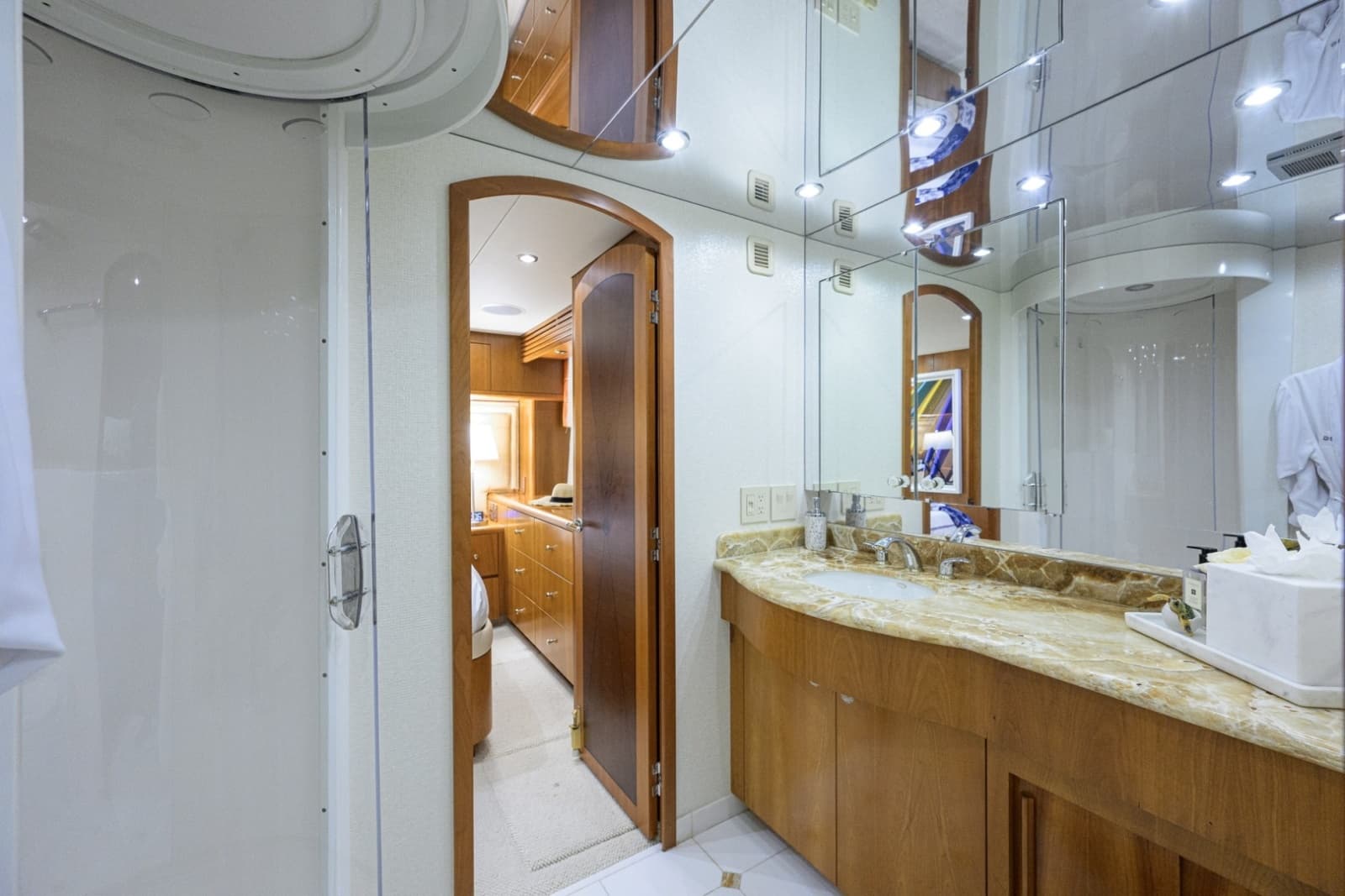 2005 Hatteras 100 Motor Yacht - Photo 25