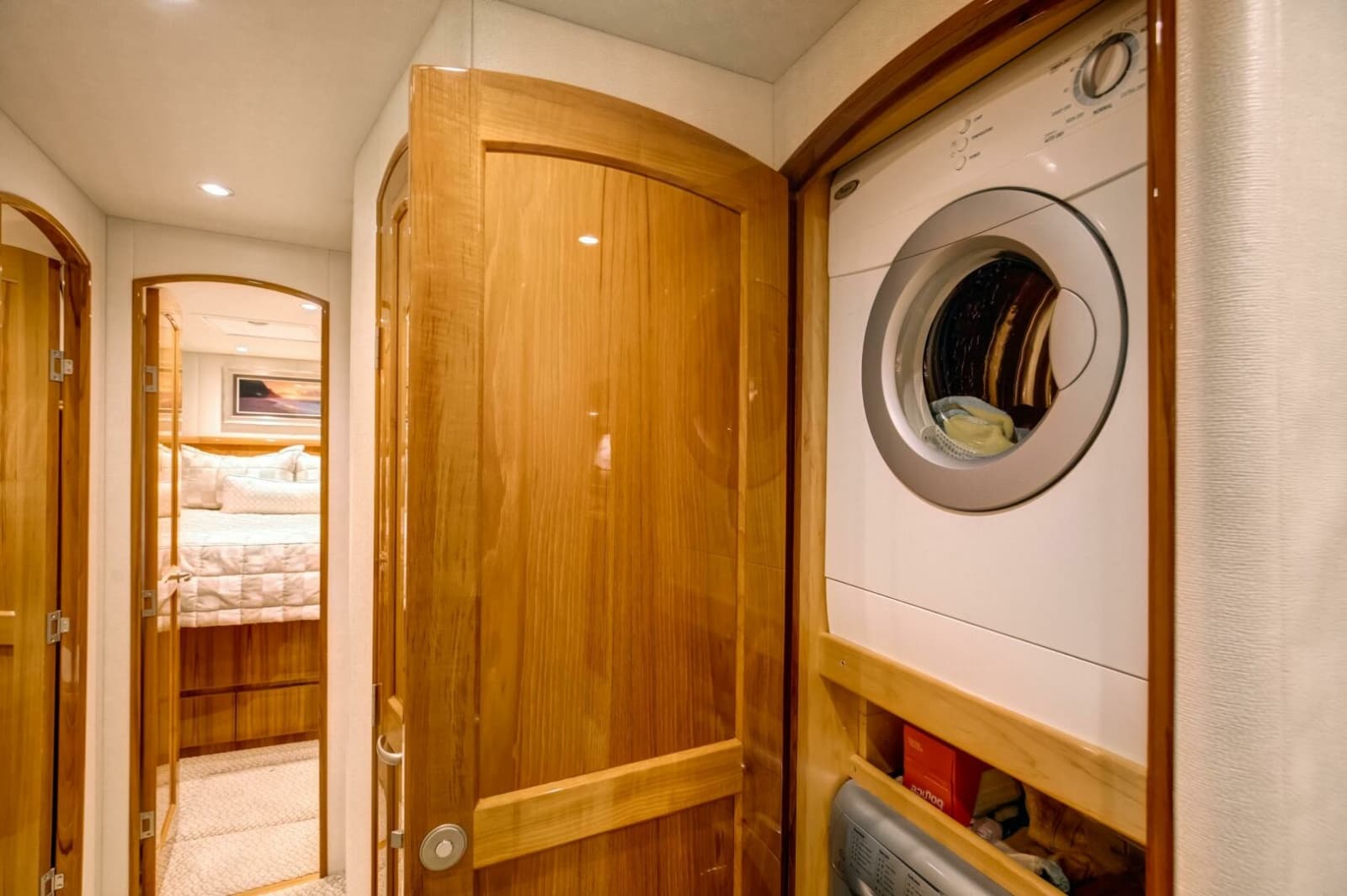 2015 Viking 70 Convertible - Photo 11