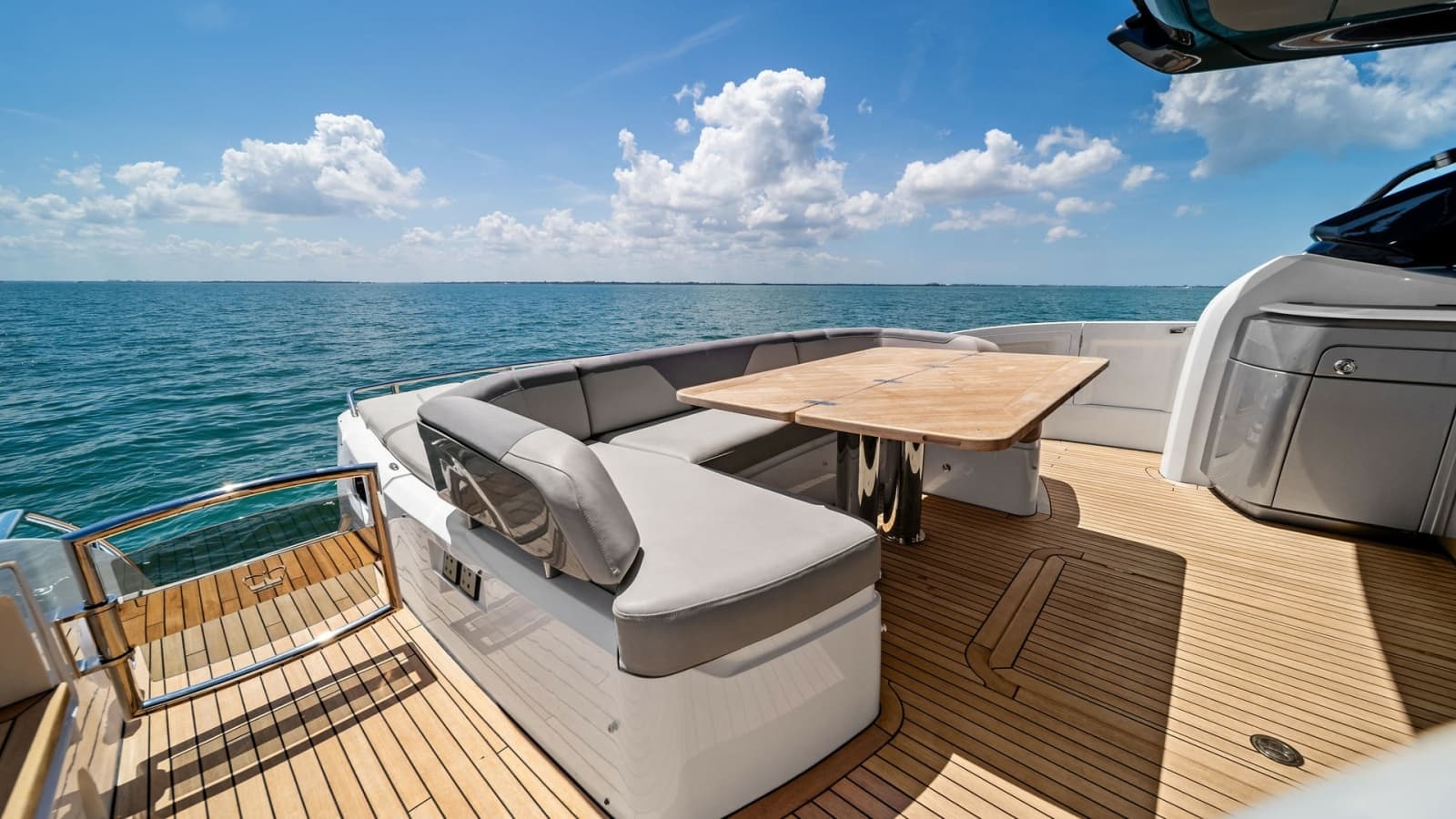 2019 Princess V65 - Photo 47