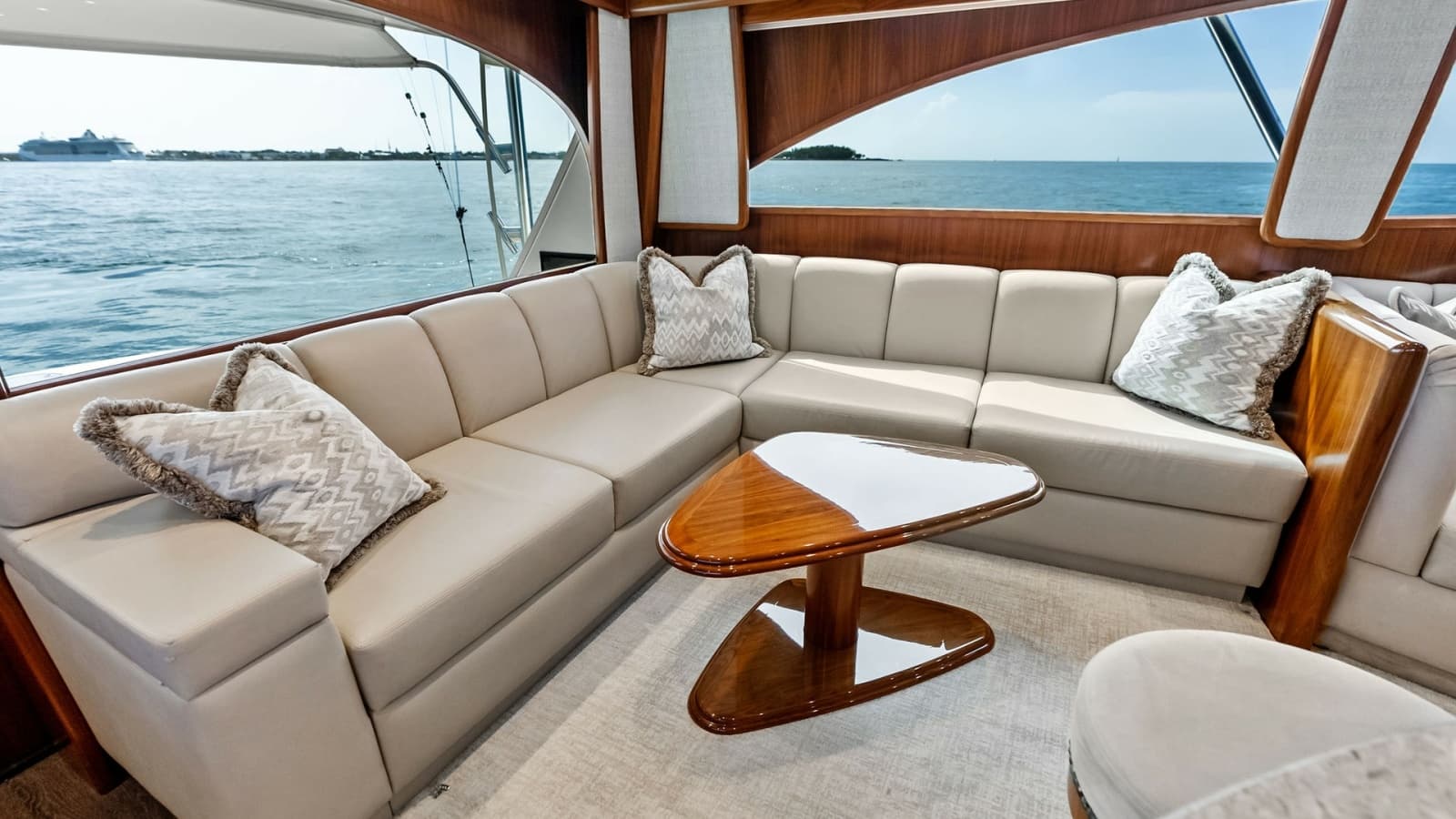 2018 Viking 62 Convertible - Photo 6