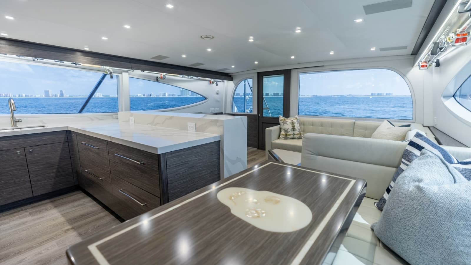 2021 Hatteras 65 GT - Photo 16