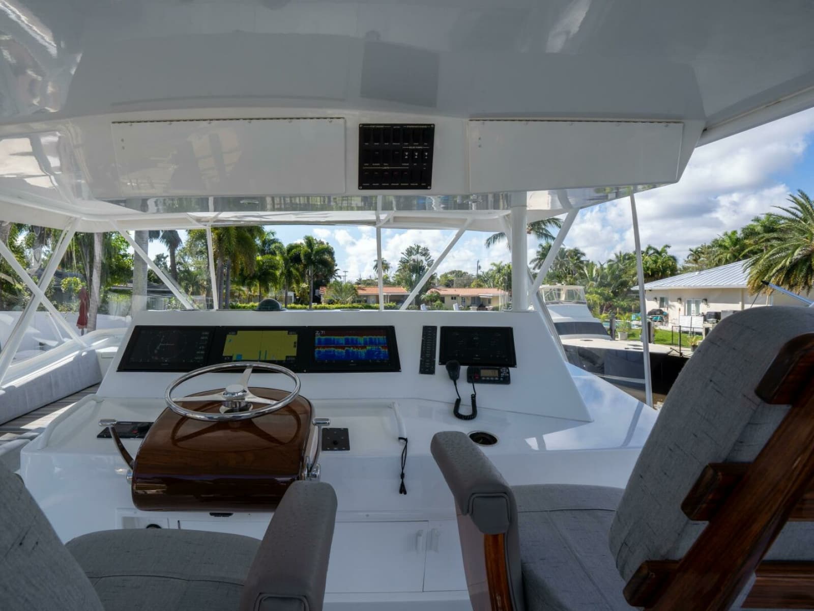 1998 Viking 58 Convertible - Photo 6