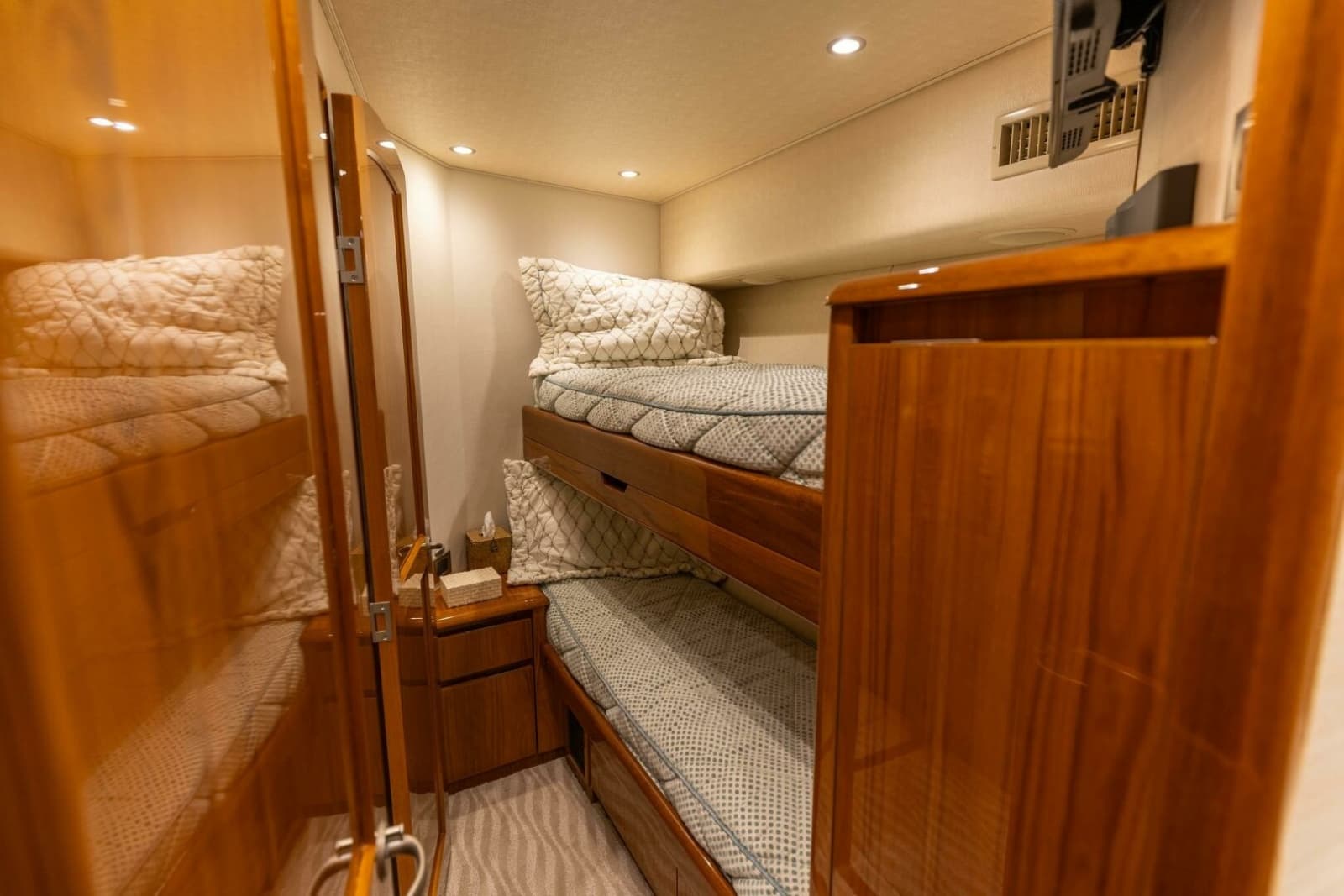 2017 Viking 66 Convertible - Photo 27
