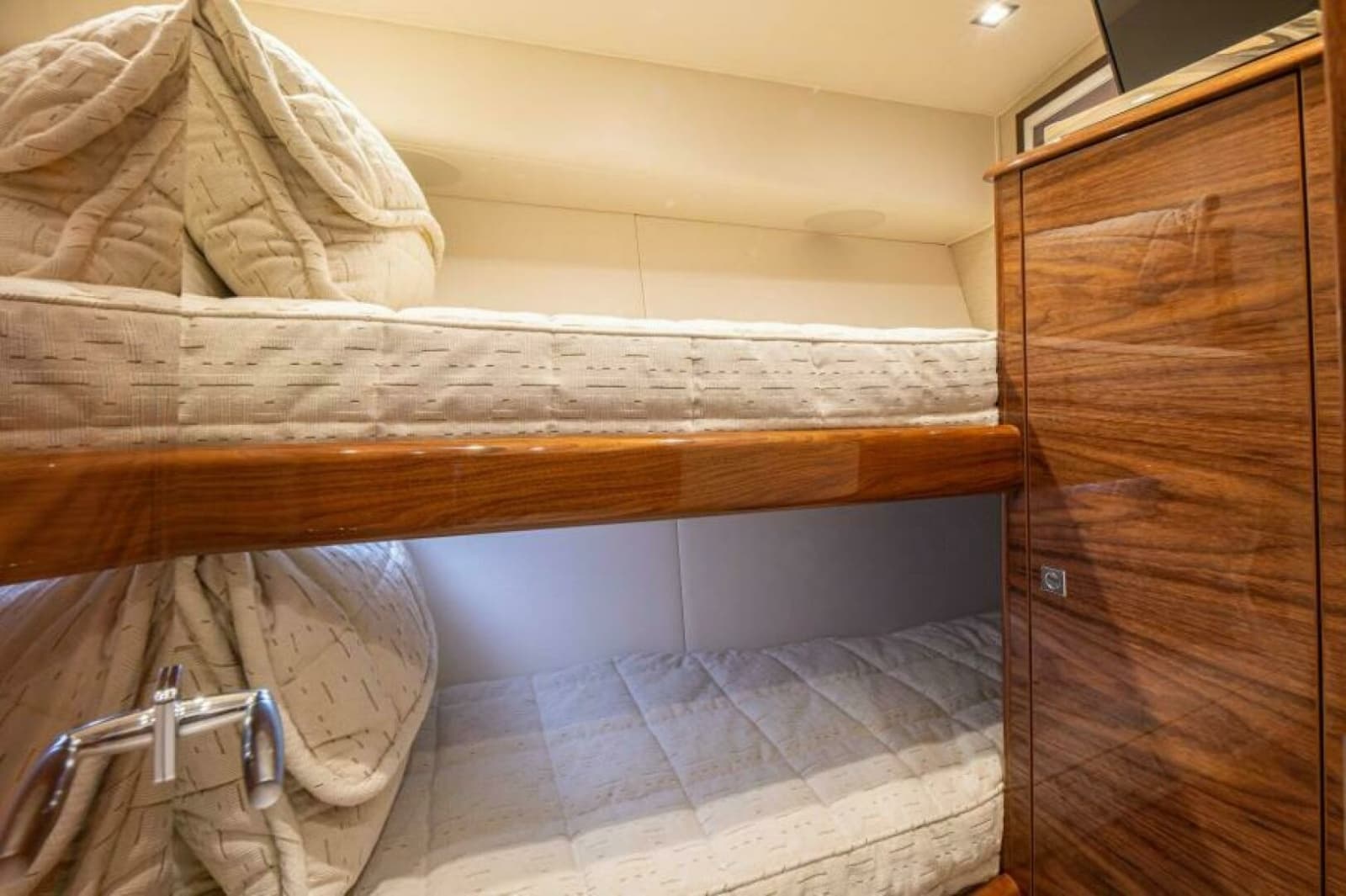 2023 Viking 64 Convertible - Photo 30
