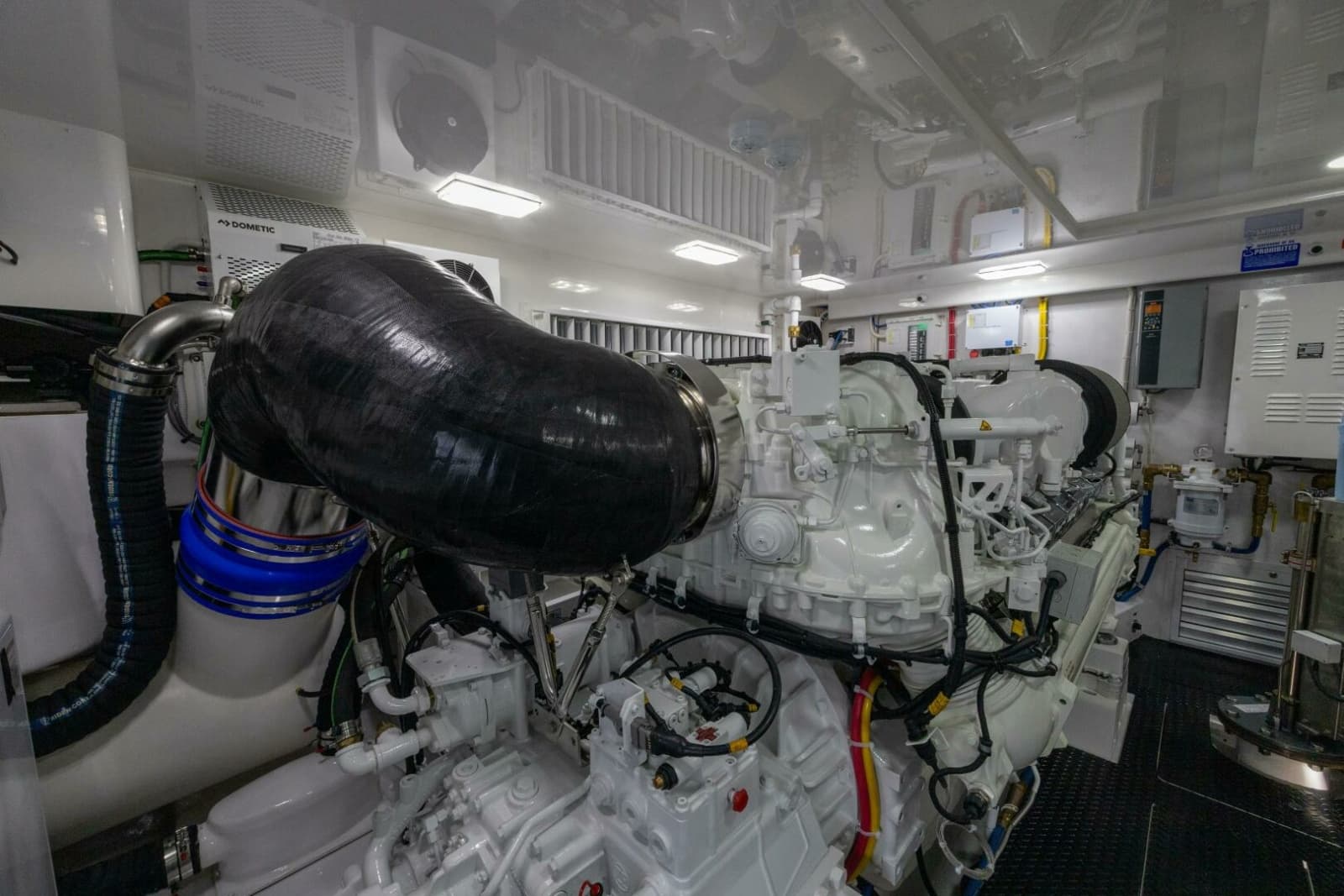 2025 Viking 82 Convertible - Photo 59