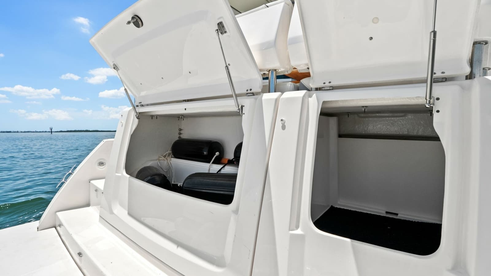 2025 Regal 38 XO - Photo 44