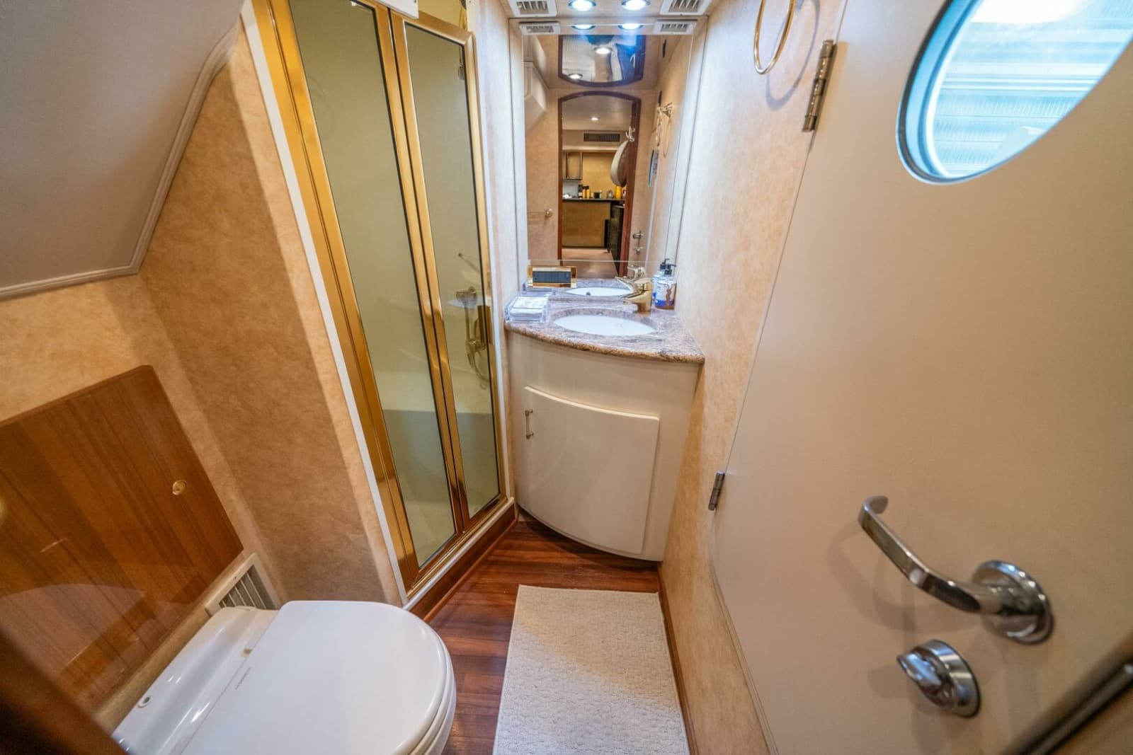 2006 Viking 68 Convertible - Photo 43