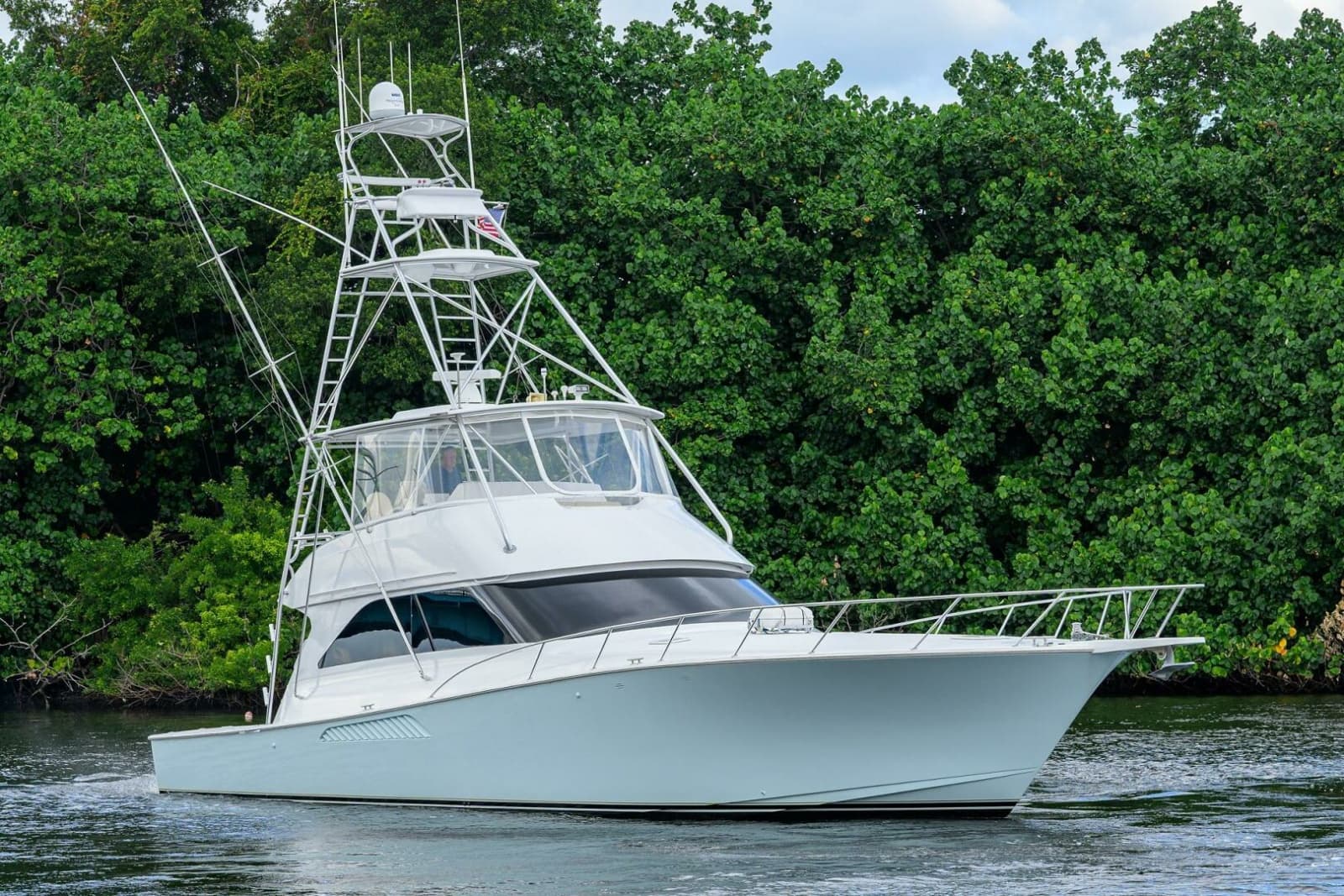 2004 Viking 56 Convertible - Photo 4