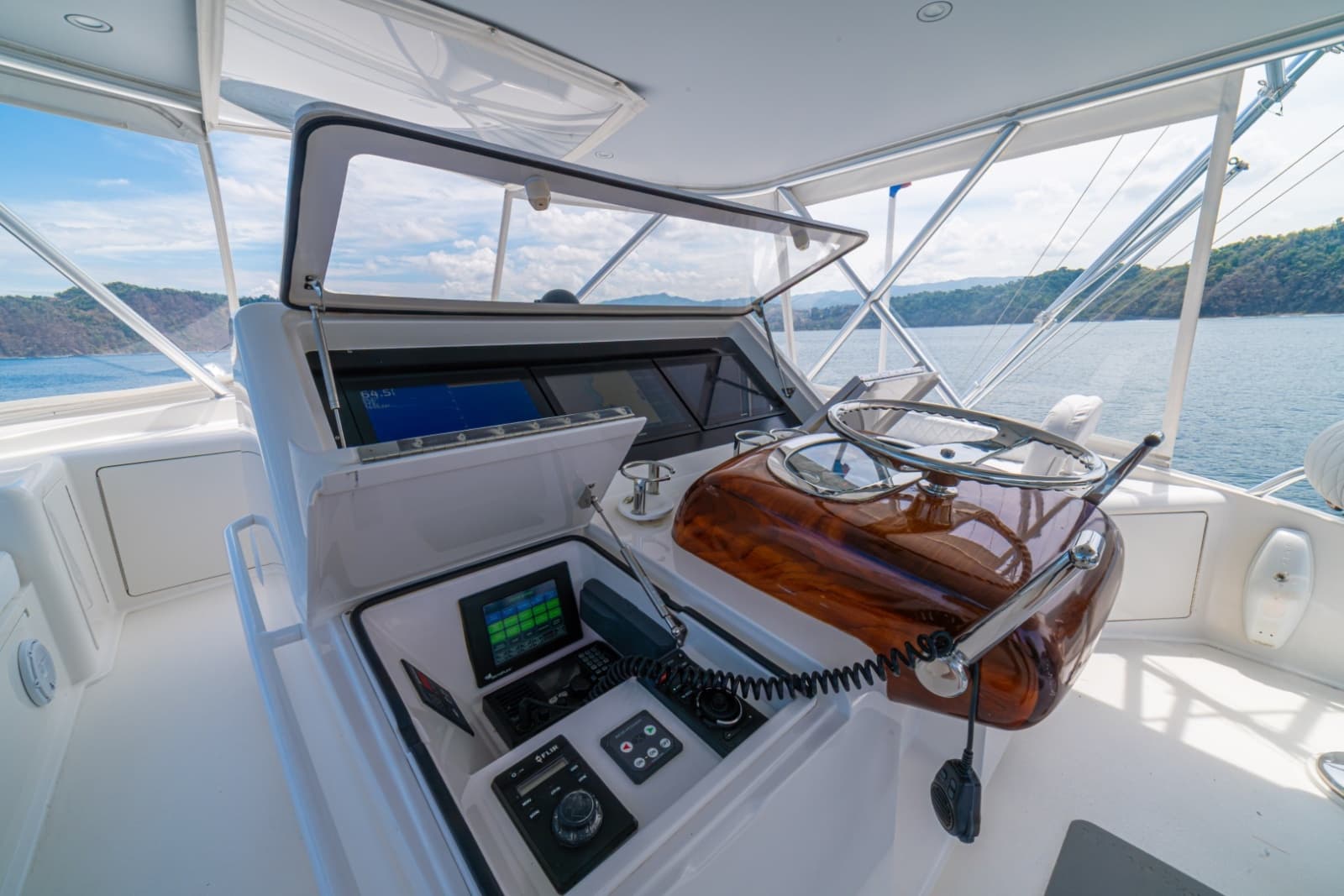 2012 Viking 60 Convertible - Photo 11